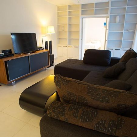 Becici Four-Bedroom Penthouse Apartment With Jacuzzi Esterno foto